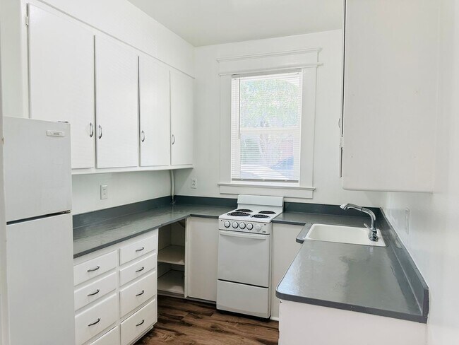 Building Photo - 7 E Clark St