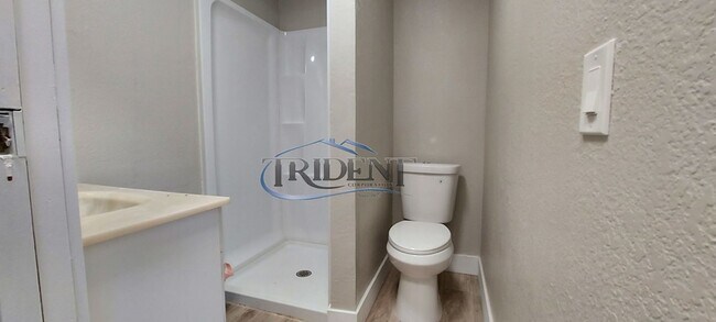 Building Photo - 3 bedroom, 2 bath home, with a bonus room