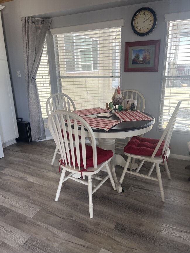 Building Photo - 580 Clarence