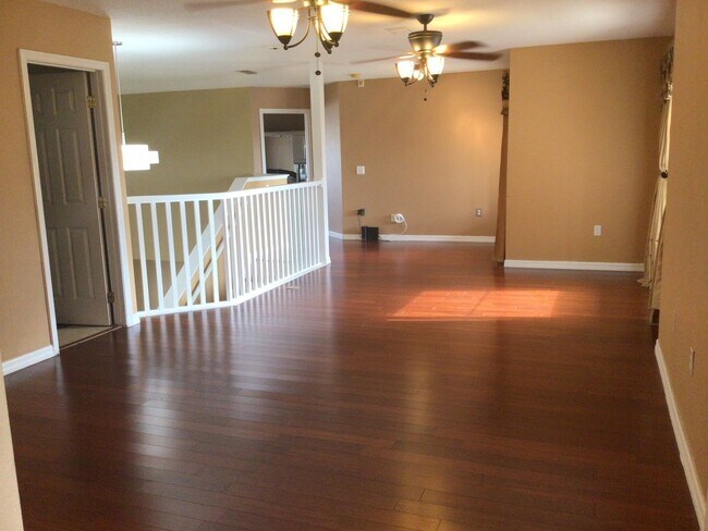 Building Photo - 410 Bloomfield Dr