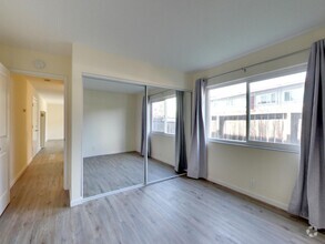 Building Photo - One Bedroom Apartment in Hayward Available...