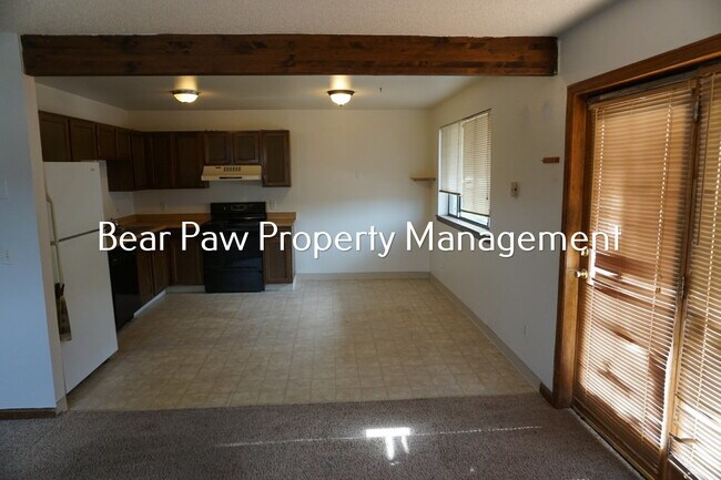Building Photo - Two Bedroom Garden Level Duplex in Kittredge!