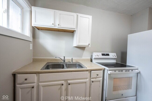 Building Photo - 2930 N Dearborn St