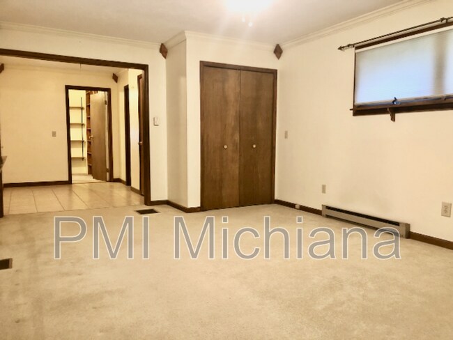 Building Photo - 52554 Kenilworth Rd