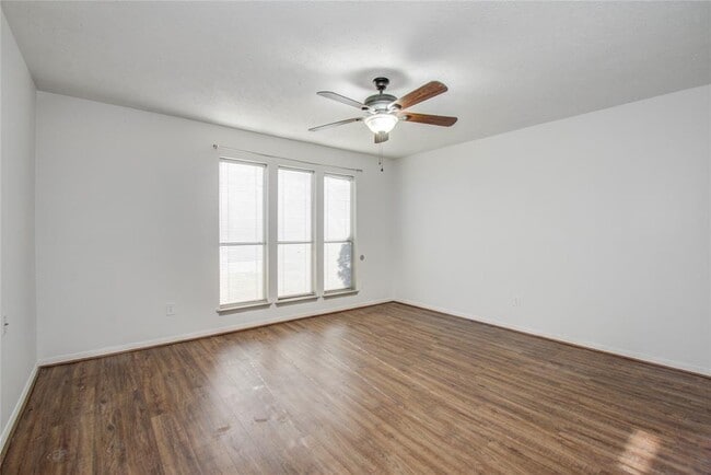 Building Photo - 11527 Sagewillow Ln