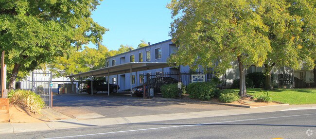 Primary Photo - Bell Grande Apartments