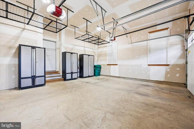 Building Photo - 448 Salk Cir