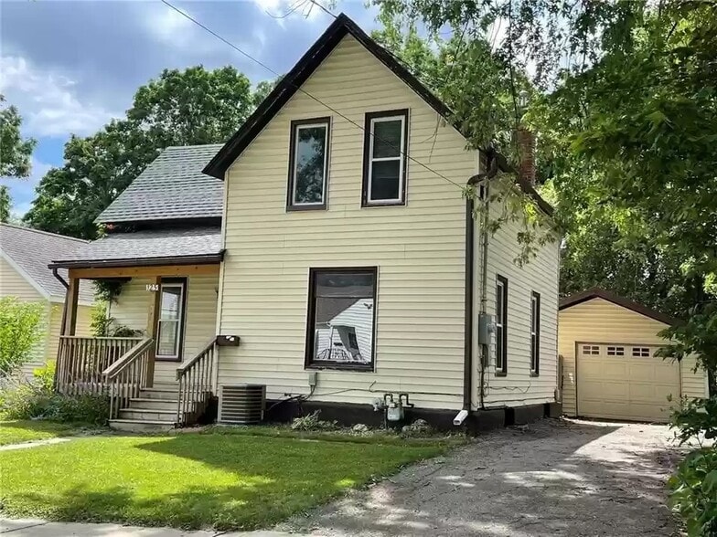 Building Photo - 125 10th Ave SE