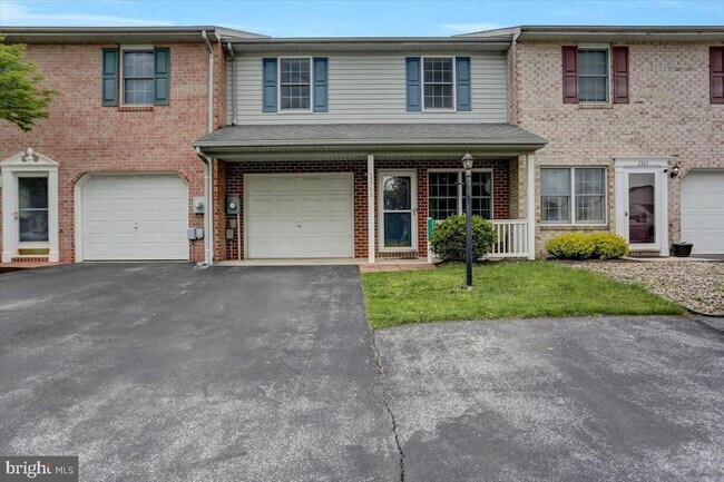 Building Photo - 2363 McCleary Dr