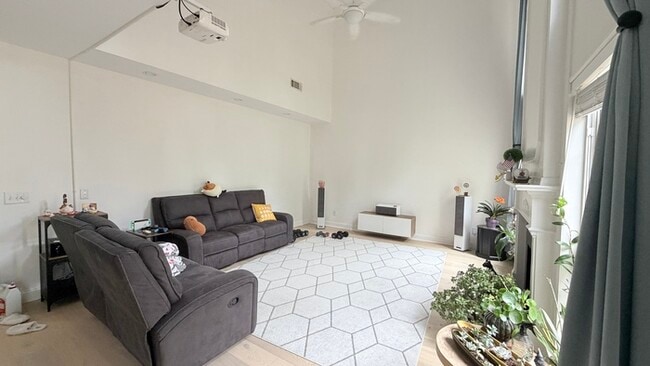 Building Photo - Beautiful backyard