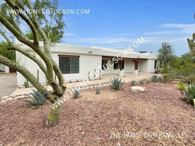 Building Photo - 1005 W Los Altos Rd