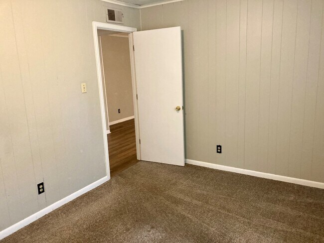 Building Photo - 117 Parkburg Rd