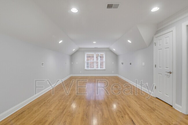 Building Photo - 1801A Shackleford Rd