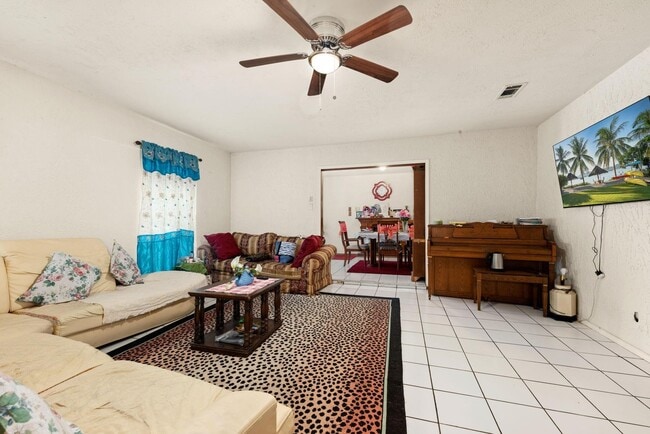 Building Photo - 10719 Carvel Ln