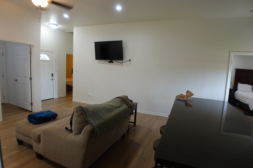 Building Photo - 1012 Tesoro Hls
