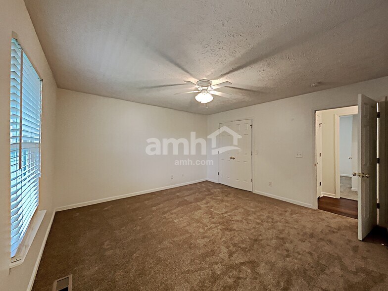 Building Photo - 200 Priest View Dr