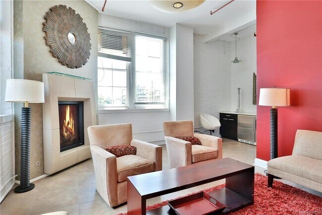 Building Photo - 52 Webster Ave