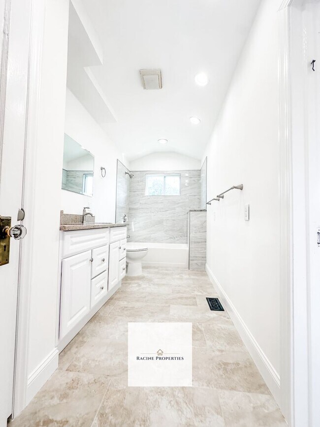 Building Photo - Spacious 4-bedroom Home in Woodruff