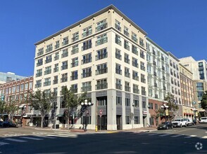 Building Photo - Beautiful Furnished Top Floor Unit