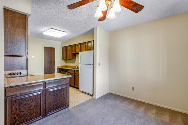 Building Photo - 6520 Delmonico Dr