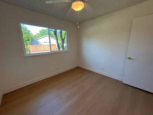Building Photo - Beautifully Renovated 4 Bedroom 2 Bath Sin...