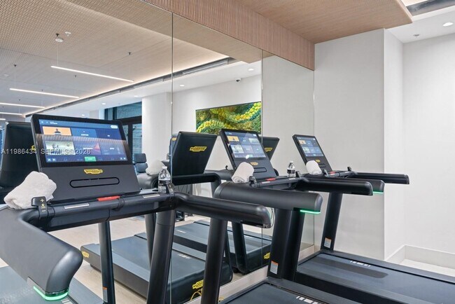 Building Photo - 3400 SW 27th Ave