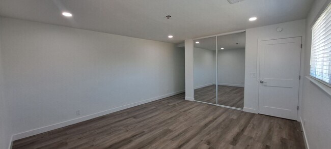 Building Photo - 132 Hyannis Ct