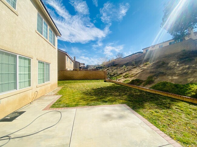 Building Photo - 2306 Cornflower Way