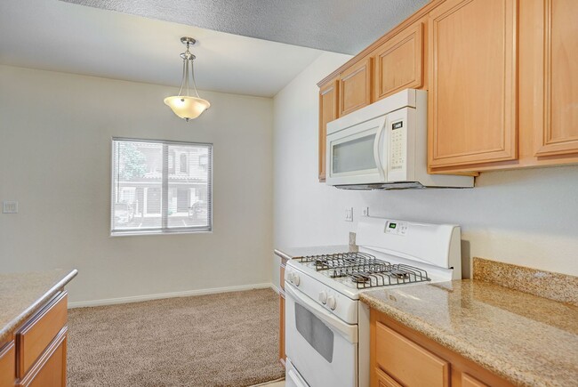 Building Photo - Charming 3-bed, 2-bath Downstairs Unit