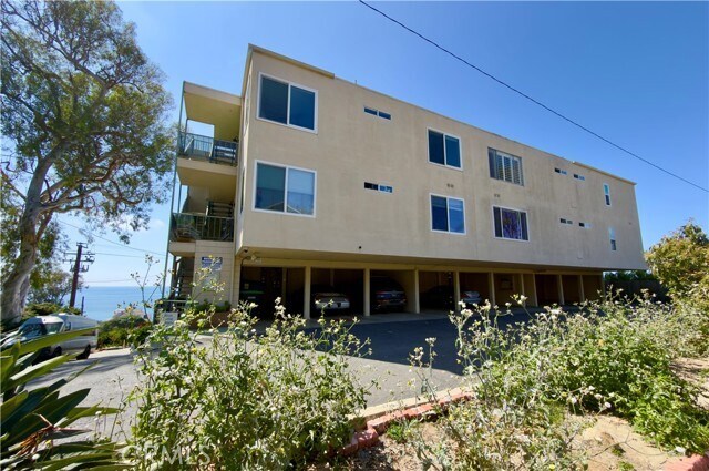 Building Photo - 240 Moss St