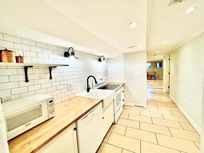 Building Photo - 3215 11th St NW