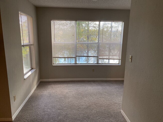 Building Photo - Venetian Place - 1323