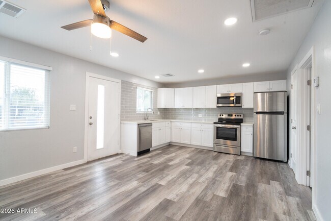 Building Photo - 1421 S Rita Ln