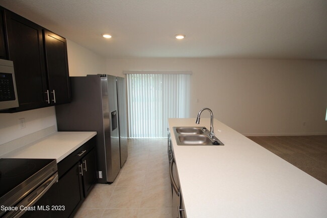 Building Photo - 256 Trembley Ave SW