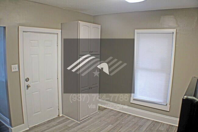 Building Photo - 419 Alberta St