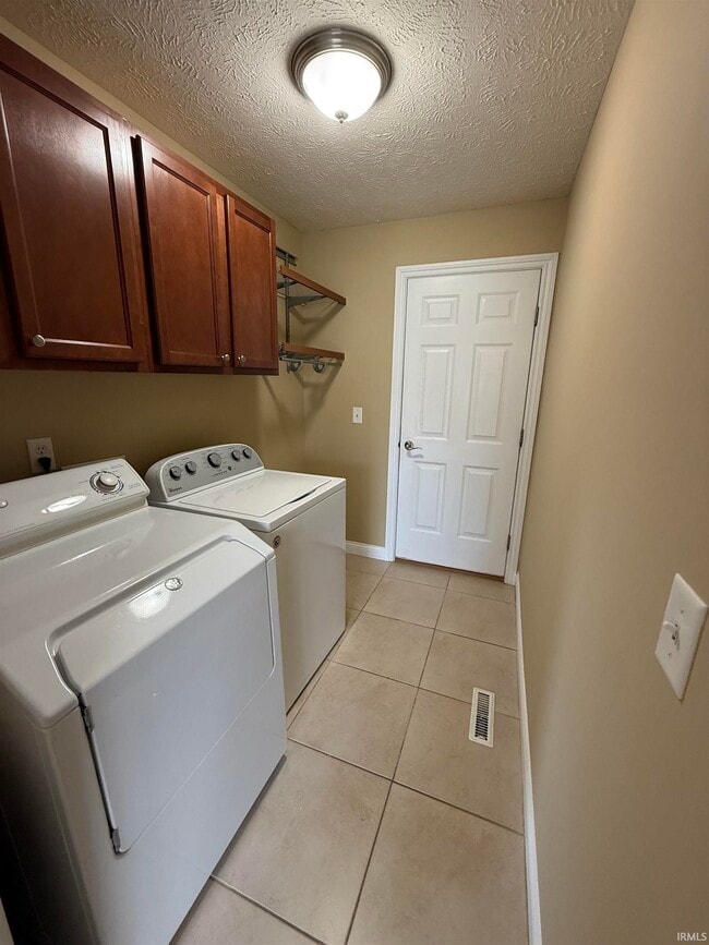 Building Photo - 10700 Tecumseh Dr
