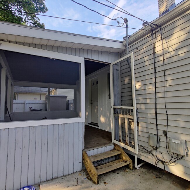 Building Photo - 3403 Woodland Ave