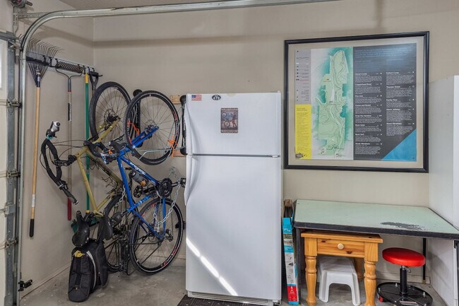 Building Photo - 1 Amesbury Dr