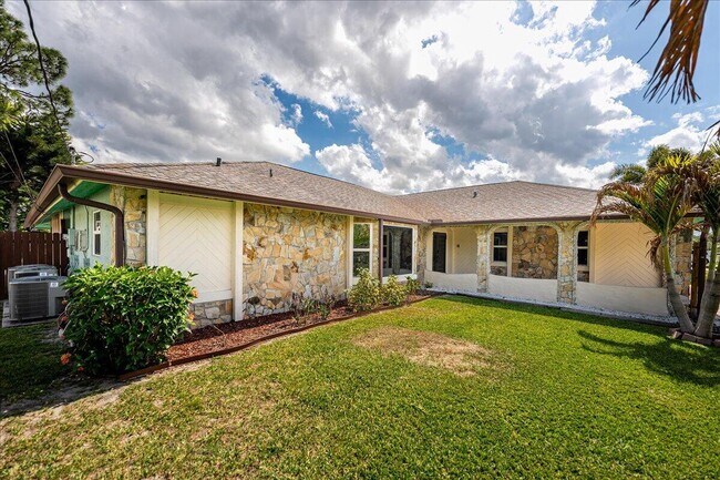 Building Photo - 1326 SW Bartell Ave