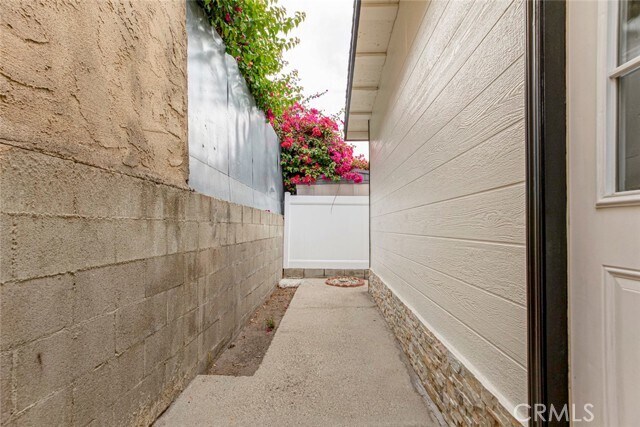 Building Photo - 1125 Stanley Ave