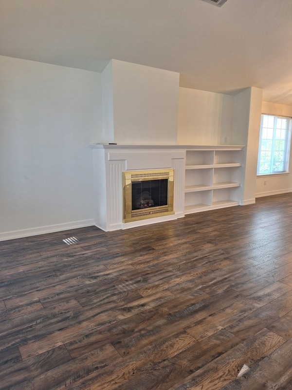 Building Photo - 3535 Village Dr