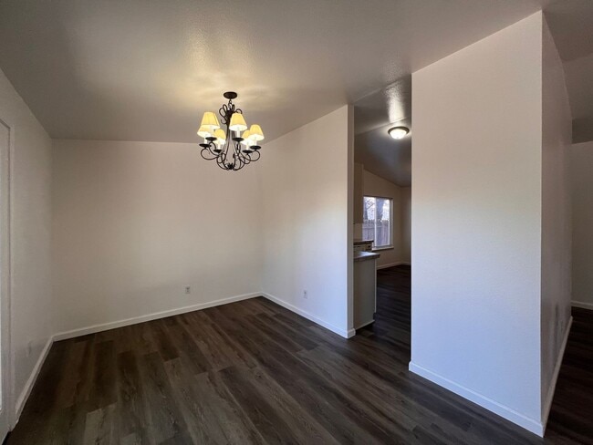 Building Photo - 3 Bedroom 2 Bath Home in Fernley