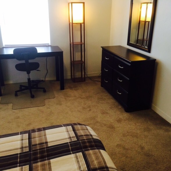 Dresser & Mirror - 409 Rohrer St