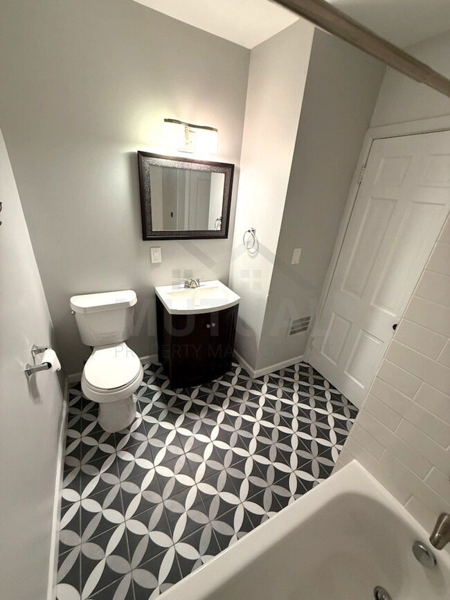 Building Photo - 389 Channing St