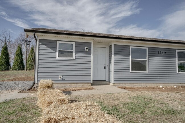 Building Photo - 1312 Farmingdale Dr