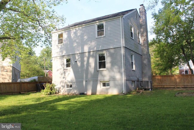Building Photo - 1019 N Madison St