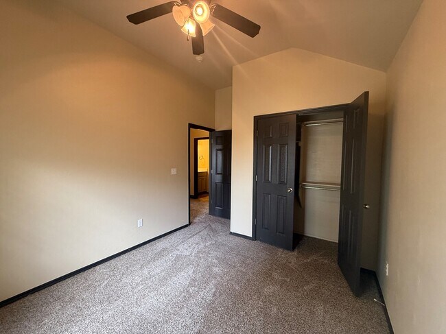 Building Photo - 19132 Cottonwood Ct