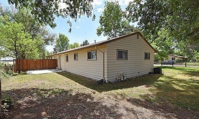 Building Photo - 2 Bedroom 1 Bath Duplex In Laporte!