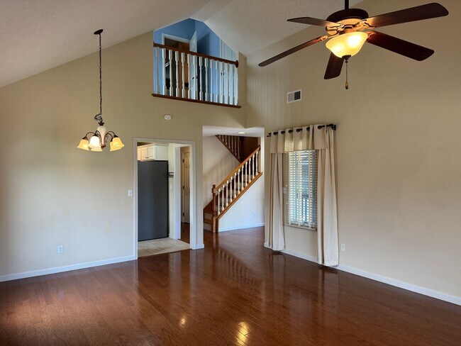 Building Photo - Weaverville - Well Kept Townhome with Flex Space