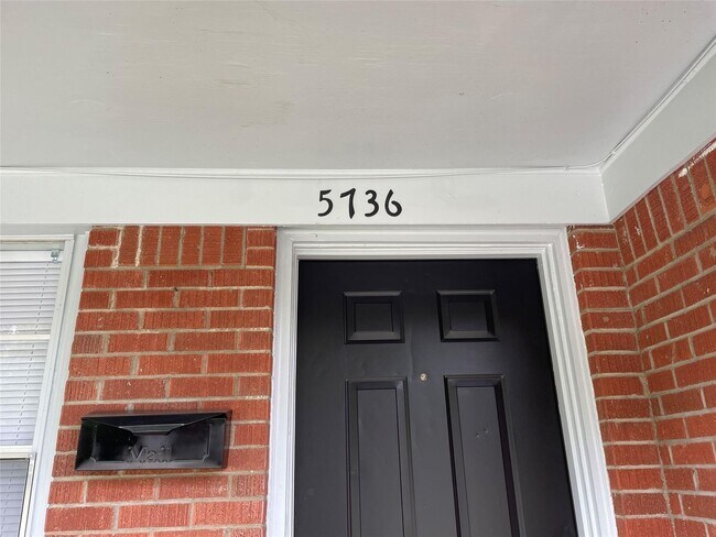 Building Photo - 3 BR/2.5BA | Renovated Single Family Home | 1-Car Garage Parking | Fenced backyard